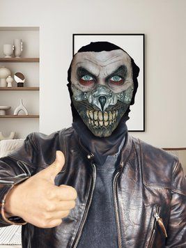 Маска відомої людини "Immortan Joe"